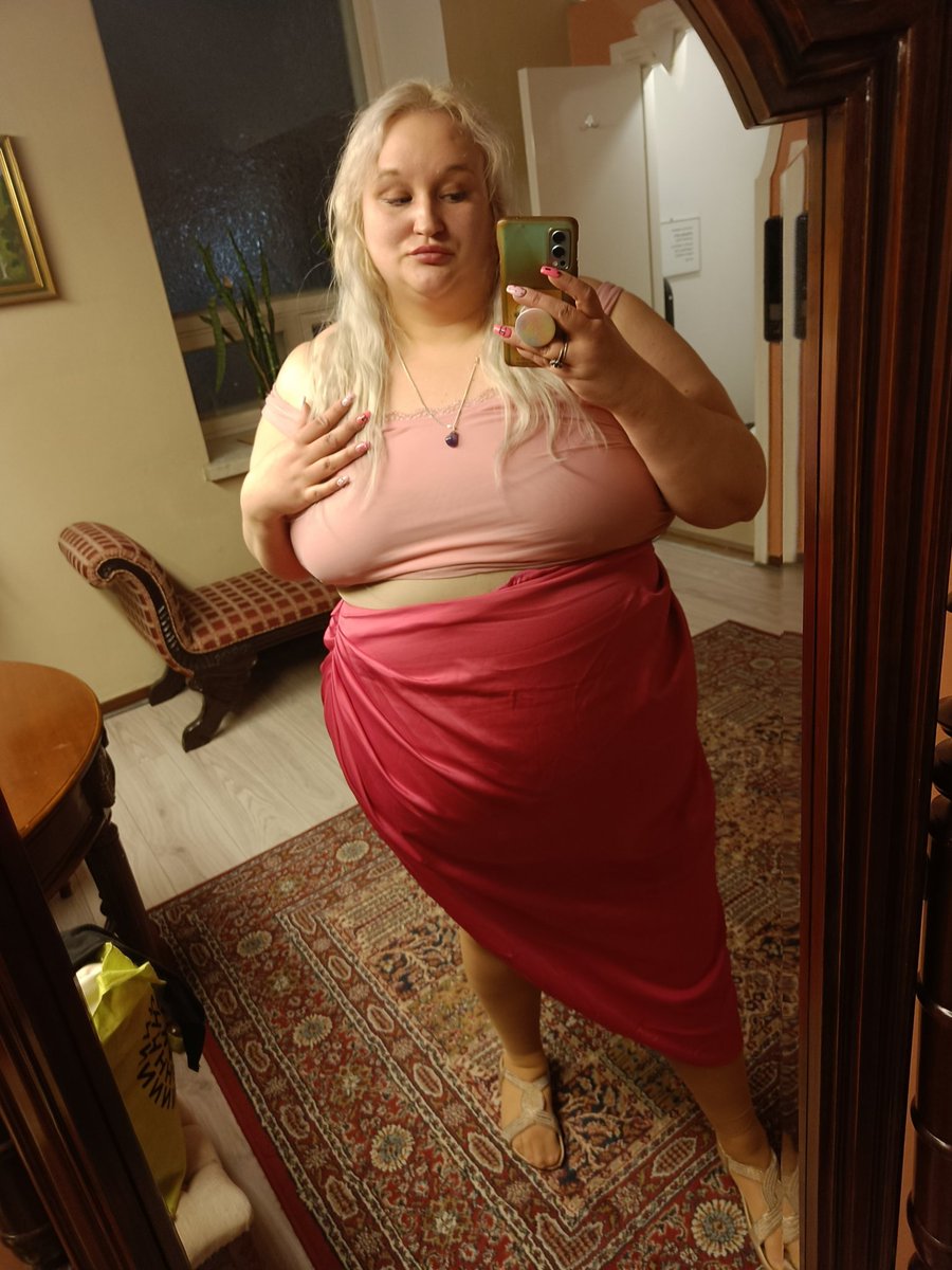 AuroraWeronica's tweet photo. Stuck in this paradigm, 
don't believe in paradise...

Link in Bio

#onlyfans #plussize #TwitterX #blonde #selfie #followme #plusgirl https://t.co/FpfAJ5UIFP