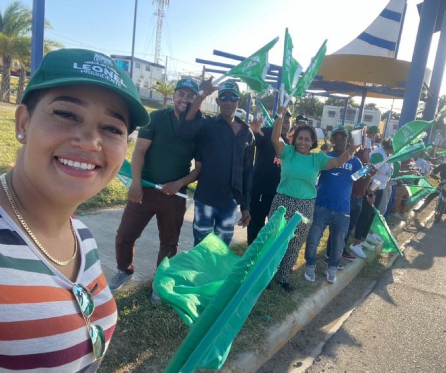 Adonaidamedina's tweet photo. En Montecristi también se sintió el bandereo de la Fuerza del Pueblo #ToqueDeBanderaFP @bianelapena que dice vuelve Leonel Fernández. 👇 https://t.co/gFUFZt5cZ8