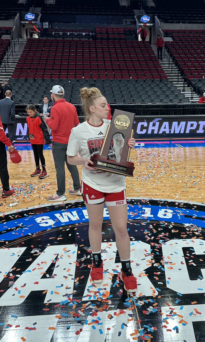 LaciSteele24's tweet photo. That cutting down the nets feeling!! 

Not done yet!

#FinalFourBound https://t.co/YbkpiBaquB