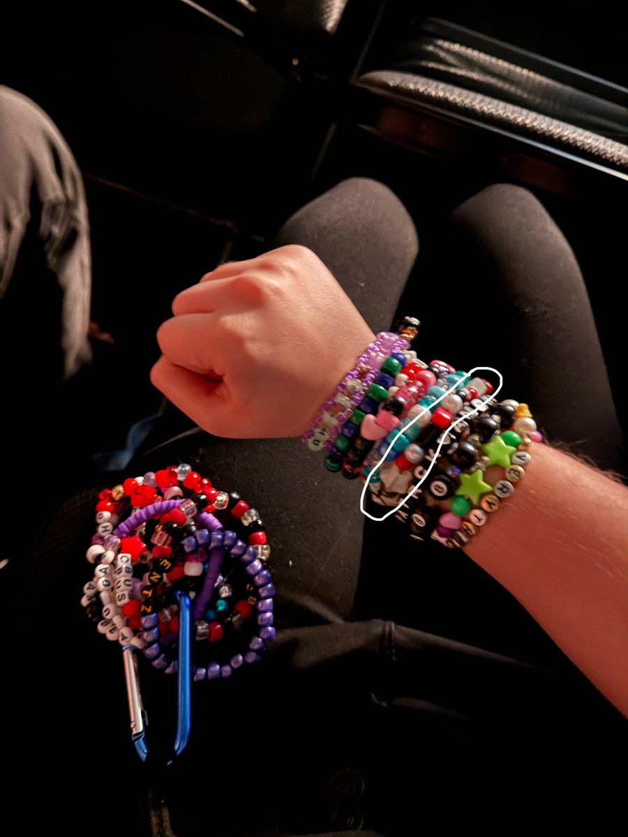 youngnlettuce's tweet photo. i am looking for someone at the columbus fob show that made an IDC bracelet (just the acronym) with red, black, and white beads with white stars! circled in picture- (@fobtours please help!) https://t.co/kTuP7o2y4F