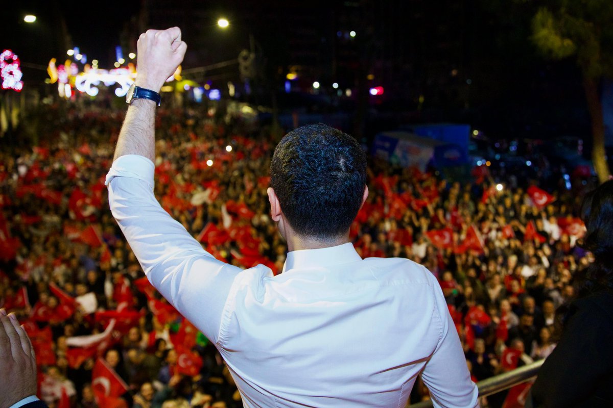 utkucaykara's tweet photo. Birlikte başardık!

Avcılar’da söz verdiğimiz gibi rekor oyla kazandık.

Bu akşam beni yalnız bırakmayan tüm komşularıma teşekkür ederim.

Desteğinizden aldığım güçle, önümüzdeki beş yıl boyunca bu kente durmadan ve yorulmadan hizmet edeceğim.

Avcılar’ı hep birlikte yaşamın merkezi yapacağız.

Avcılar’da Kazandık!
İstanbul’da Kazandık!
Türkiye’de Kazandık!

#TamYolİleri