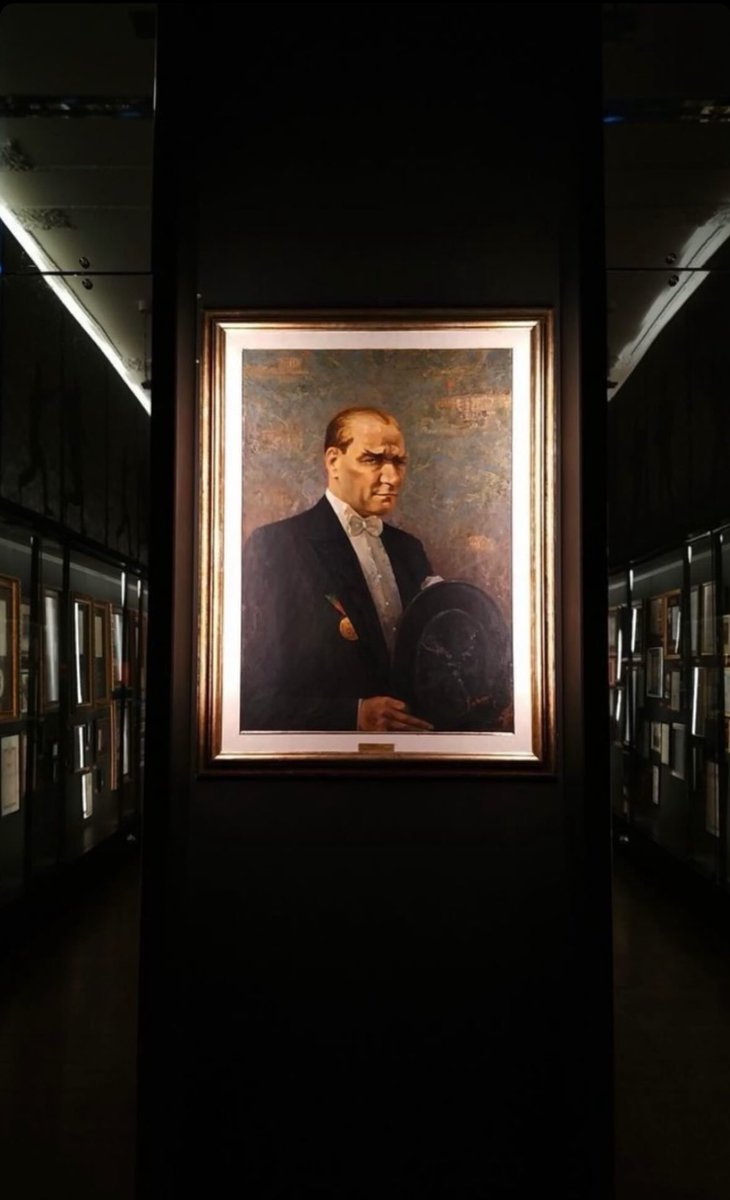 Atatürk bir isim değildir.
O'nun ismi Mustafa Kemal'dir.
Atatürk ilimdir.
Atatürk bilimdir.
Atatürk ufuktur.
Atatürk gelecektir.
Atatürk barıştır.
Atatürk gençliktir.
Atatürk 100 yıl geriye özenmek değil.
Atatürk yüz yıllar sonrasını öngörmektedir.
ATATÜRK LİDERDİR…
#Atatürk