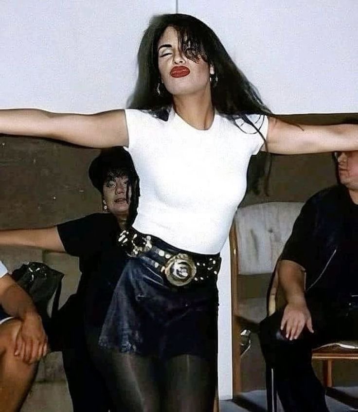 #SelenaQuintanilla
29 years. 💜🕊️🕊️