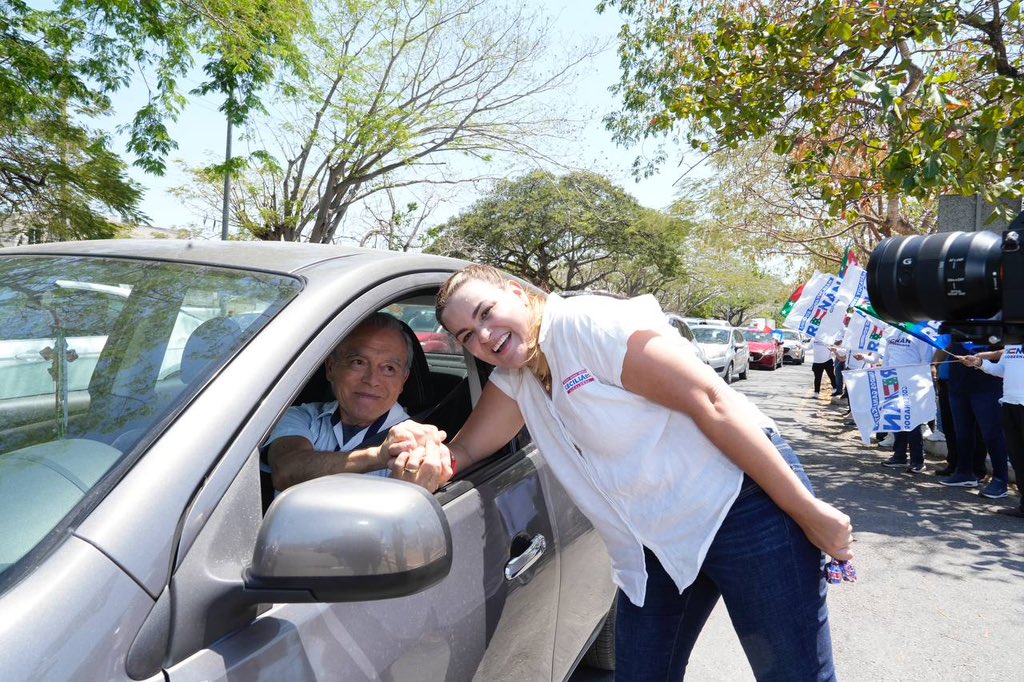 CeciliaPatronL's tweet photo. 💪 ¡HOY TOMAMOS LAS CALLES DE TODO MÉRIDA! 

Desde 50 puntos diferentes en toda la chula Mérida compartimos este proyecto es de todos y todas porque, lo que importa es trabajar juntos por una ciudad cada vez más chula, de resultados y que cuide lo que unidos hemos logrado 💙.

#UnidosGanaMérida #CeciliaAlcaldesa