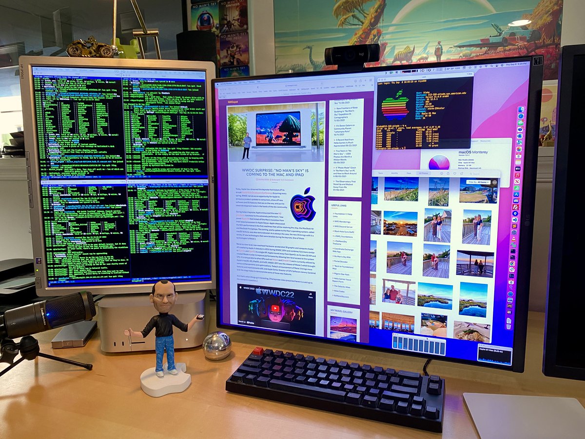 Ok...just one more #MARCHintosh photo to round out 2024: some new little desk friends for my trusty Mac Studio, just brought back from Venice.

#Macintosh #Mac #MacStudio #Apple #AppleSilicon #M1 #M1Max #desk #macsetups #displays #setup #tech #glass #figurine #venice