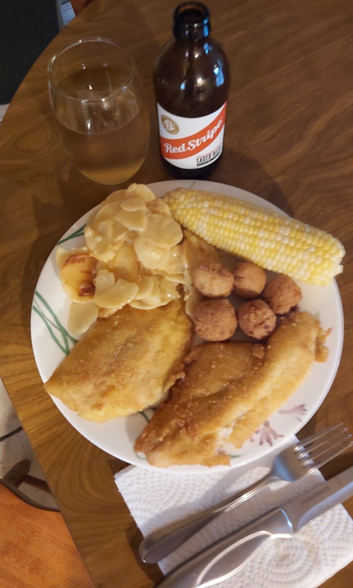 I made the traditional Easter dinner of my people. Fried catfish,   or as we call it, Kentucky seafood! 😁 Served with scalloped potatoes, hushpuppies, and some fresh corn I picked up at WallyWorld this morning.  😋 #TimsEasterFeast