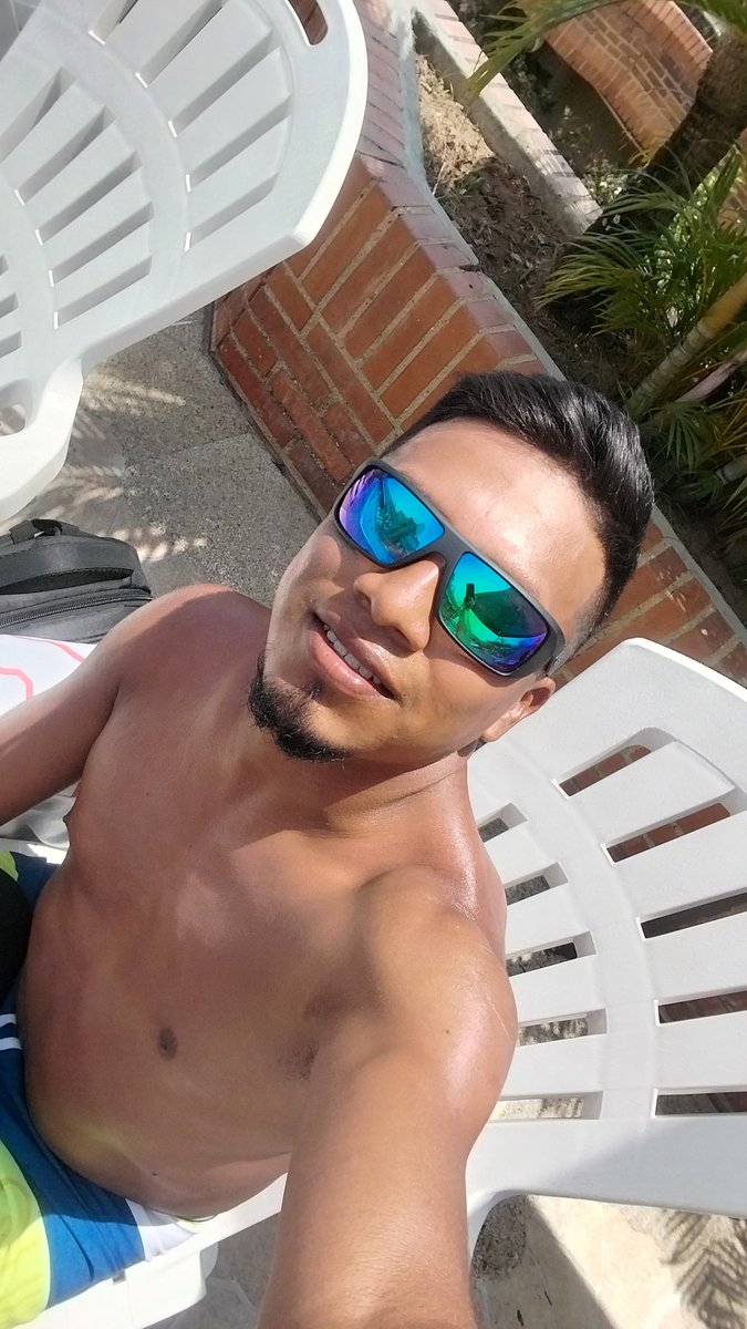 andersontinto's tweet image. Un día para cambiar los días 😉😋

#hotboy #sun #pretty #vzla