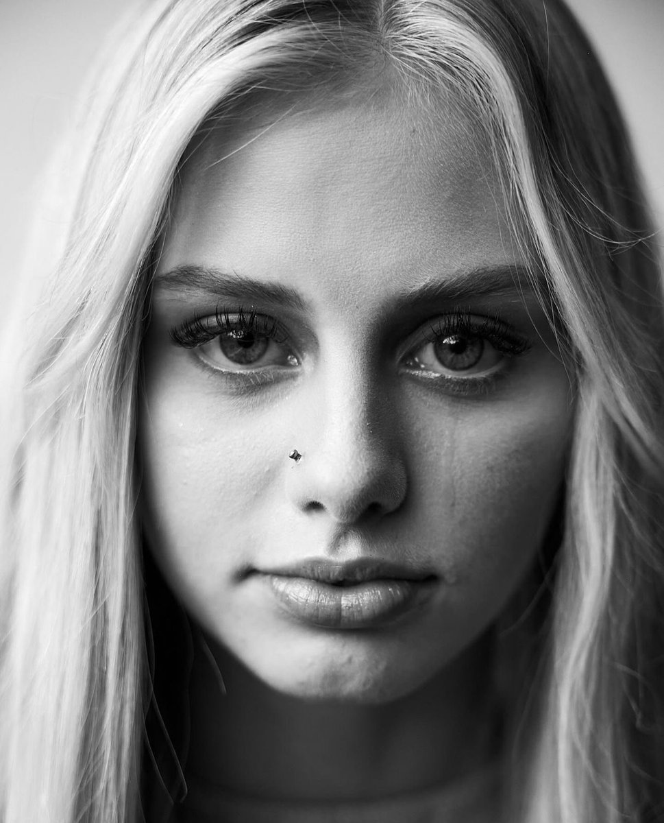 havenmadsings's tweet photo. ‘I never plan to make a mess, but the ink inside me spreads, till everybody’s had enough.’ 
-
-
-
-
#havenmadison #clawmarks #photography #inspiration #robbysphotos #bmg #bmgus #signedartist #upandcoming https://t.co/8grXuJukir