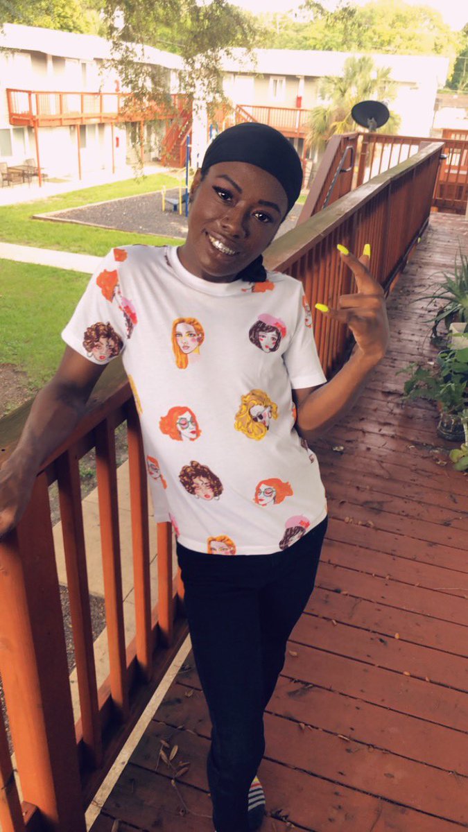 iTS RoXXXanne tweet media