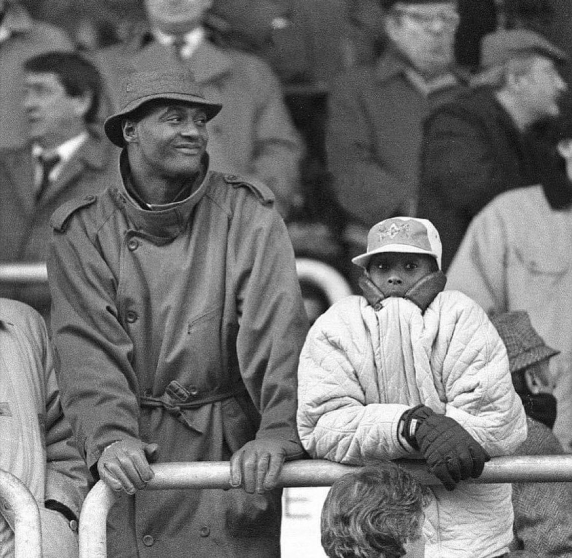 Young Kobe at a soccer game in Italy with his father. What a photo. 💜