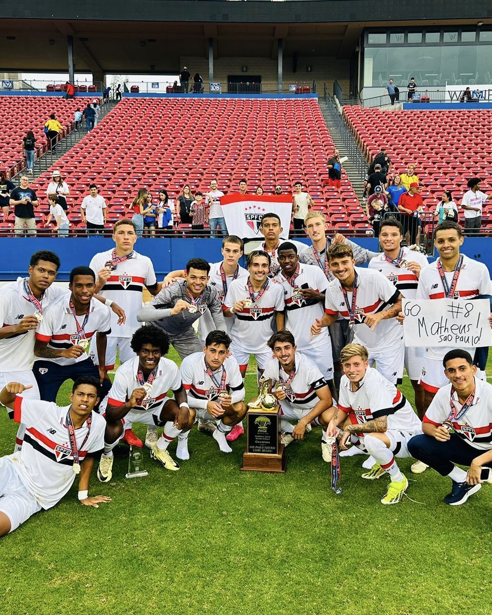 SaoPauloFC's tweet photo. Campeão! Tricolor vence o FC Dallas por 3 a 2 e conquista seu quarto título da Dallas Cup Sub-19!

Saiba mais: https://t.co/HtpFffJ9cf

#MadeInCotia
#VamosSãoPaulo 🇾🇪 https://t.co/Jn9e4etJ2f