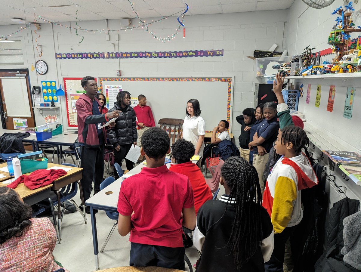 ElevateStLouis's tweet image. Our students led Little Elevate mentees in discussions that to them stay calm during tough situations &amp;amp; find ways to avoid letting anger cause them to say or do something they might regret. Building life skills through mentoring.
#LeadersElevateLeaders
#LetsChangeTheNarrative