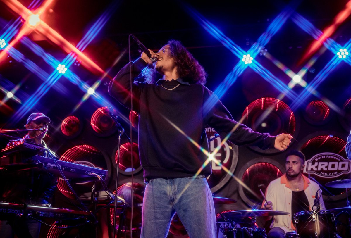 elcanyonazo's tweet photo. Tonight 11pm @ChicanoBatman Live From @kroq Helpful Honda Sound Space!  Performing music from their new album #NotebookFantasy 

Listen to the full performance on @alternalido Sundays March 31st at 11pm on KROQ 106.7 FM on streaming on @audacy app

📸 @skylerbarberio https://t.co/dFLTNXUYpD