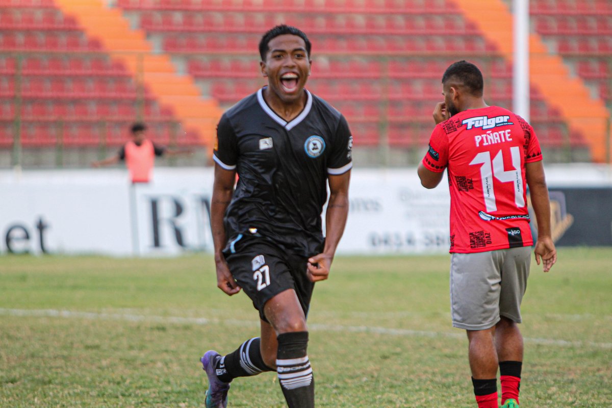 Anzoategui_FC's tweet photo. 📈| Nuevos niveles desbloqueados por José Calzadilla:

✅ Primera titularidad en la temporada.
✅ Primer gol como profesional.
✅ Tres puntos para el equipo.

#SomosAnzoategui 🔵 https://t.co/nnoWpGy2oc