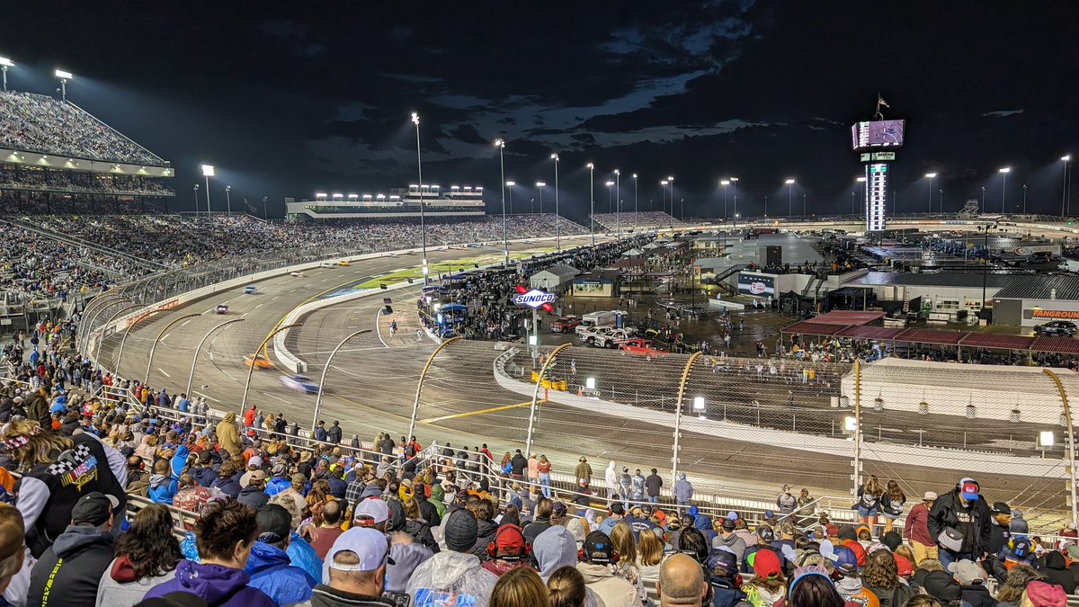 ArchonVT's tweet photo. @ThePostman68 #shorttracksundaynight https://t.co/ixEvbQGji2