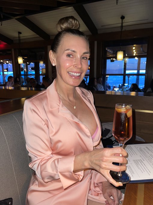 How has your Easter weekend been treating you?  And how's my birthday been going... Mmm with the lovely