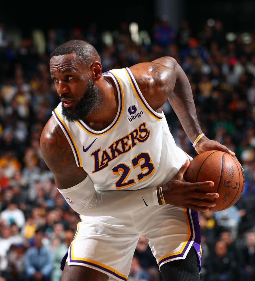 LeBron James now holds the record for the most 30-point games in NBA history

1. LeBron James: 672
2. Michael Jordan: 671
3. Wilt Chamberlain: 557

(h/t <a href="/georgemikan/">ɴᴏᴛ</a> )