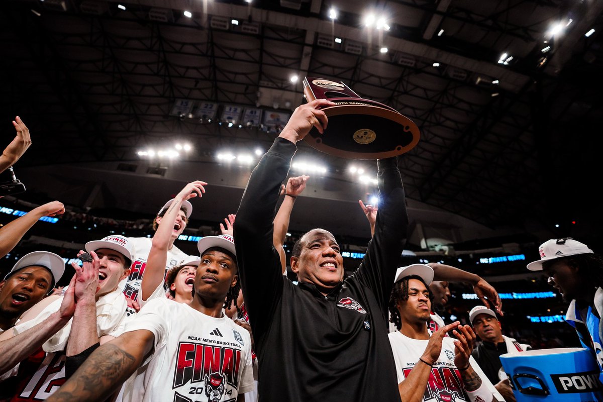 PackMensBball's tweet image. HOLD IT HIGH 🏆