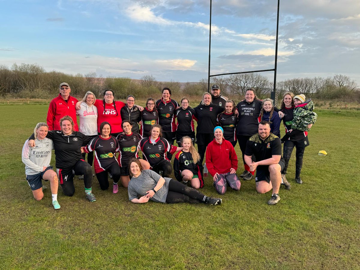 The Girls have been out training again. Tonight, they were introduced to tackling 7 weeks in from their 1st session. Not many teams can say they've started tackling their 7th training session in. Keep going girls, the Club support you fully. @AllWalesSport @CymunedScarlets