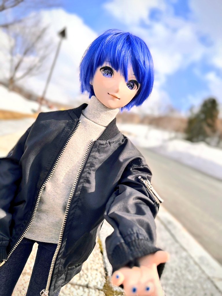 どんより雪が降っている…☃
昨日青空で良かった⛅
photo byあんり
#DDKAITO
#りべりアイ

「マスター、アイス買うんでお金下さい」