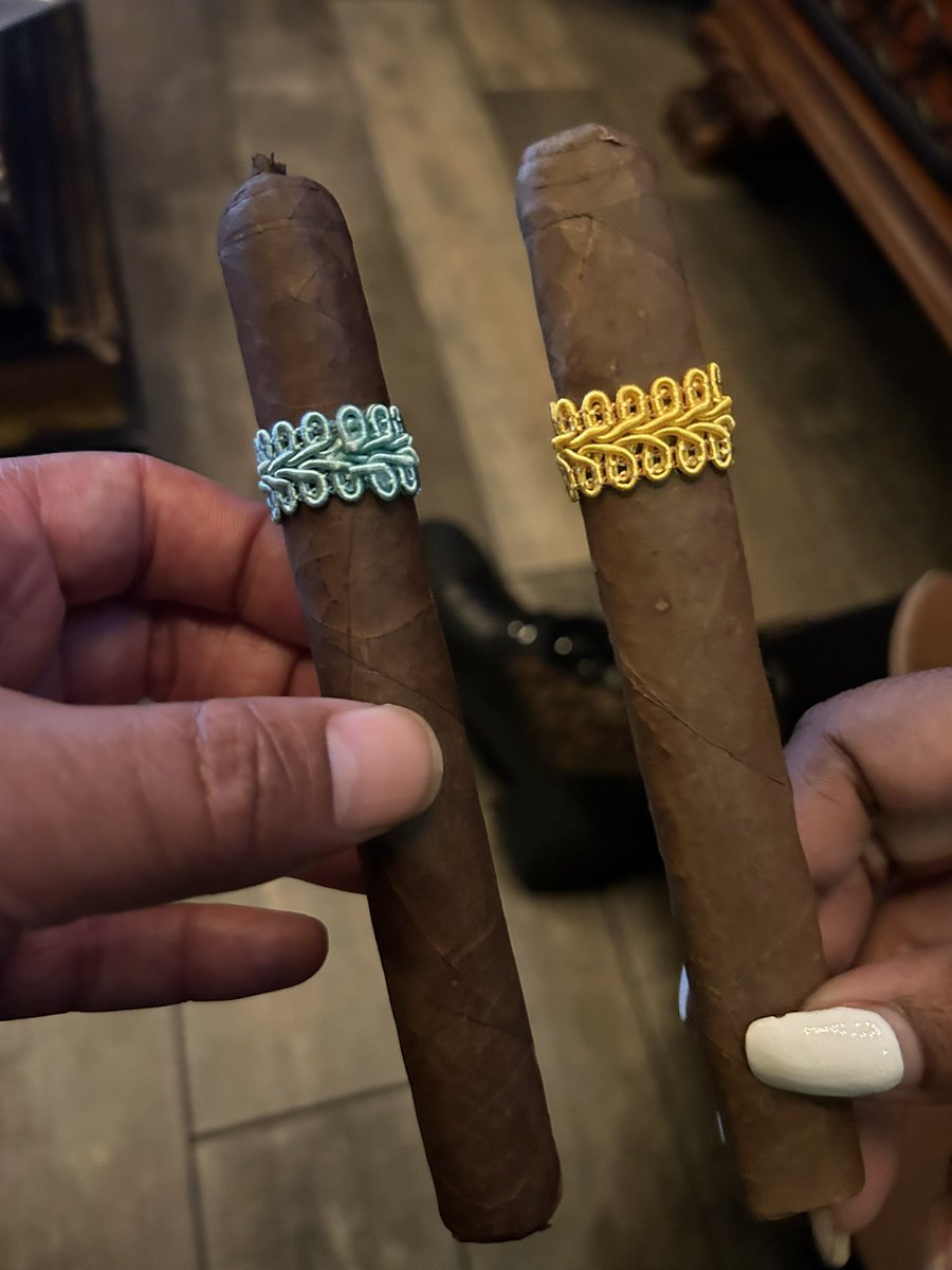 Definition Cigars Defigero for me & Prolific for the wife. @DefinitionCiga1 #nowsmoking #cigarlife
