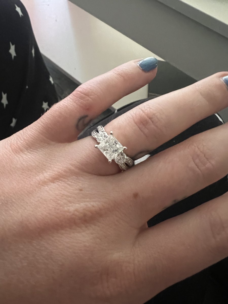 SeanTheWhite1's tweet photo. I think she said yes? https://t.co/dbrt84TynS