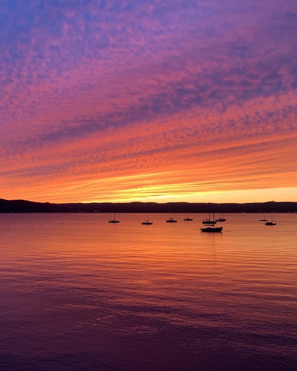 Bidding farewell to March with a breathtaking sunset over the Hudson River. 🌅 📸: IG: kathleenherde