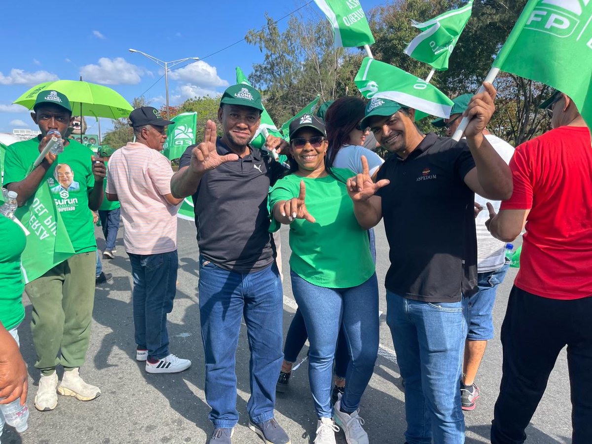wallynet3's tweet photo. La Diputada Alexandra Peña estuvo recibiendo a los vacacionistas que retornaban desde la Región Este durante el Toque de Banderas FP junto a la dirigencia de la Circ 1 & 2 SDE. #ToqueDeBanderaFP @FPcomunica @AlexandrapenaRD
#AlexandraContigoSiempre #Vota4EnLaFP #FuerzaDelPueblo https://t.co/QRwQwzg9lR