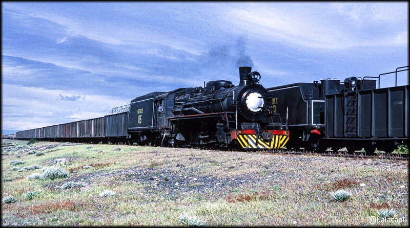 Calacap1's tweet photo. RFIRT
Mitsubishi 2-10-2 #115 y #119
Ca. 1988
Sin datos sobre autor de la fotografía
#ArgentinaRailways
#FerrocarrilesArgentinos
#RFIRT https://t.co/Utsov2IyzZ