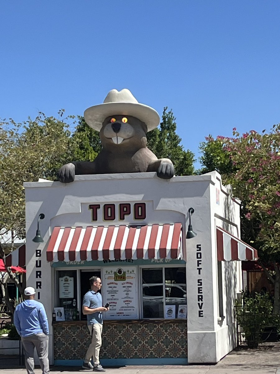 ScottBuros's tweet photo. @alex_harmon I know you’ve been hitting AZ lately, so you got to try this place for the prickly pear soft serve with the lime shell https://t.co/QU4epxKWwG