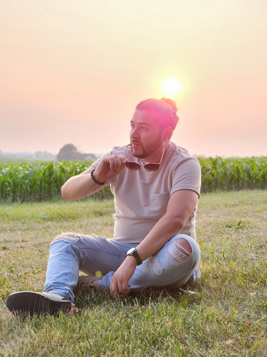 _benjaminortega's tweet photo. Sunrise whispers the promise of resurrection, reminding us that light always follows darkness. 

#Spring #Sunrise #Easter 🐰☀️✝️☀️🐰

📸 Follow me on IG: __benjaminortega https://t.co/hrKyhIfzc8