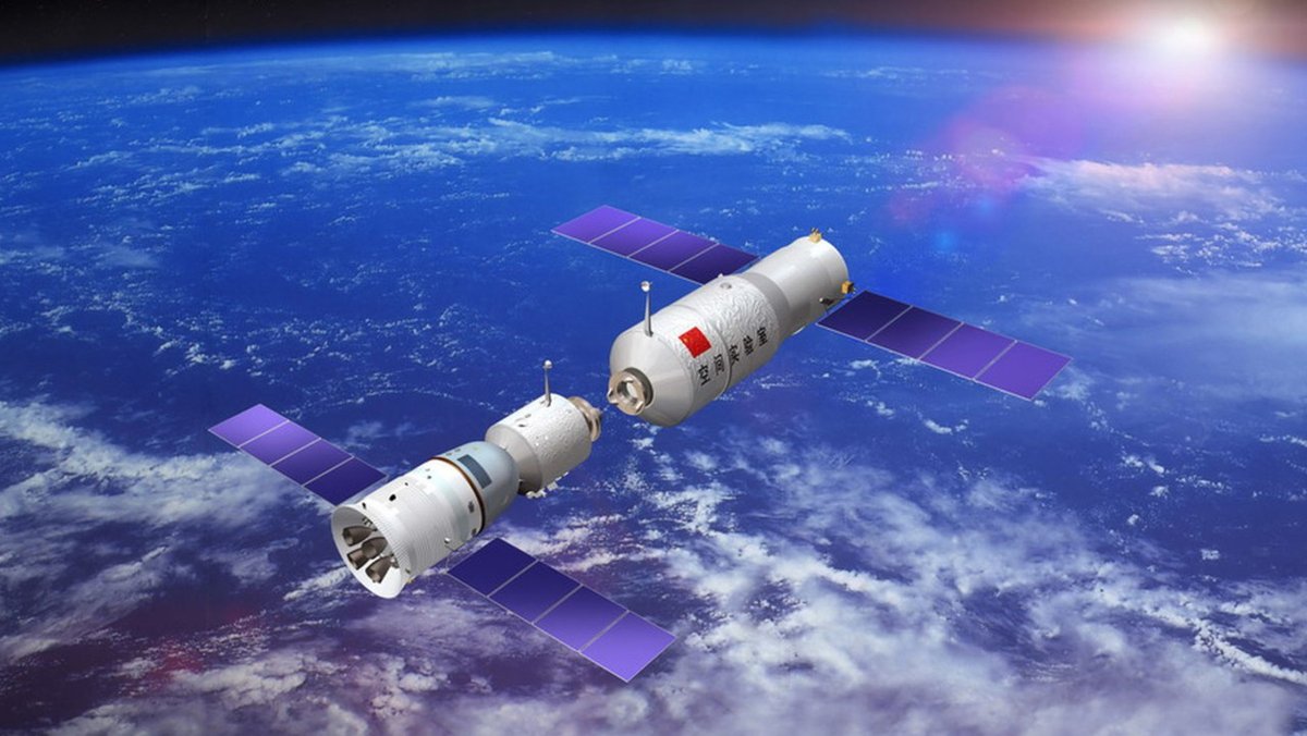 PDChina's tweet photo. With a 37-year history of #spacebreeding, China has for the first time introduced space-bred #flowers for sale online, with the 1st batch including a new variety of Coral Lily, Chinese roses, and carnation flowers. The flowers boast a longer bloom period and a stronger fragrance. https://t.co/m7PvgZbZsK