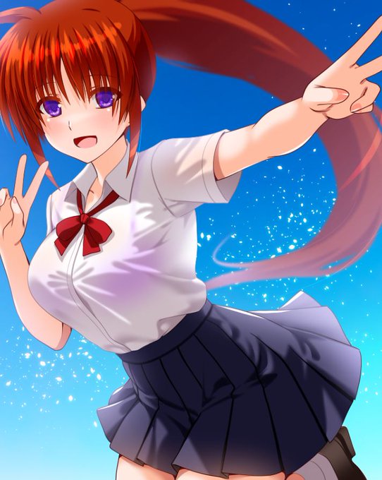 なのはさんダブルピース!!
さわやかな感じで。

背景の青空は去年撮った写真をちょっと
加工してみました。
鮮やか～～ 