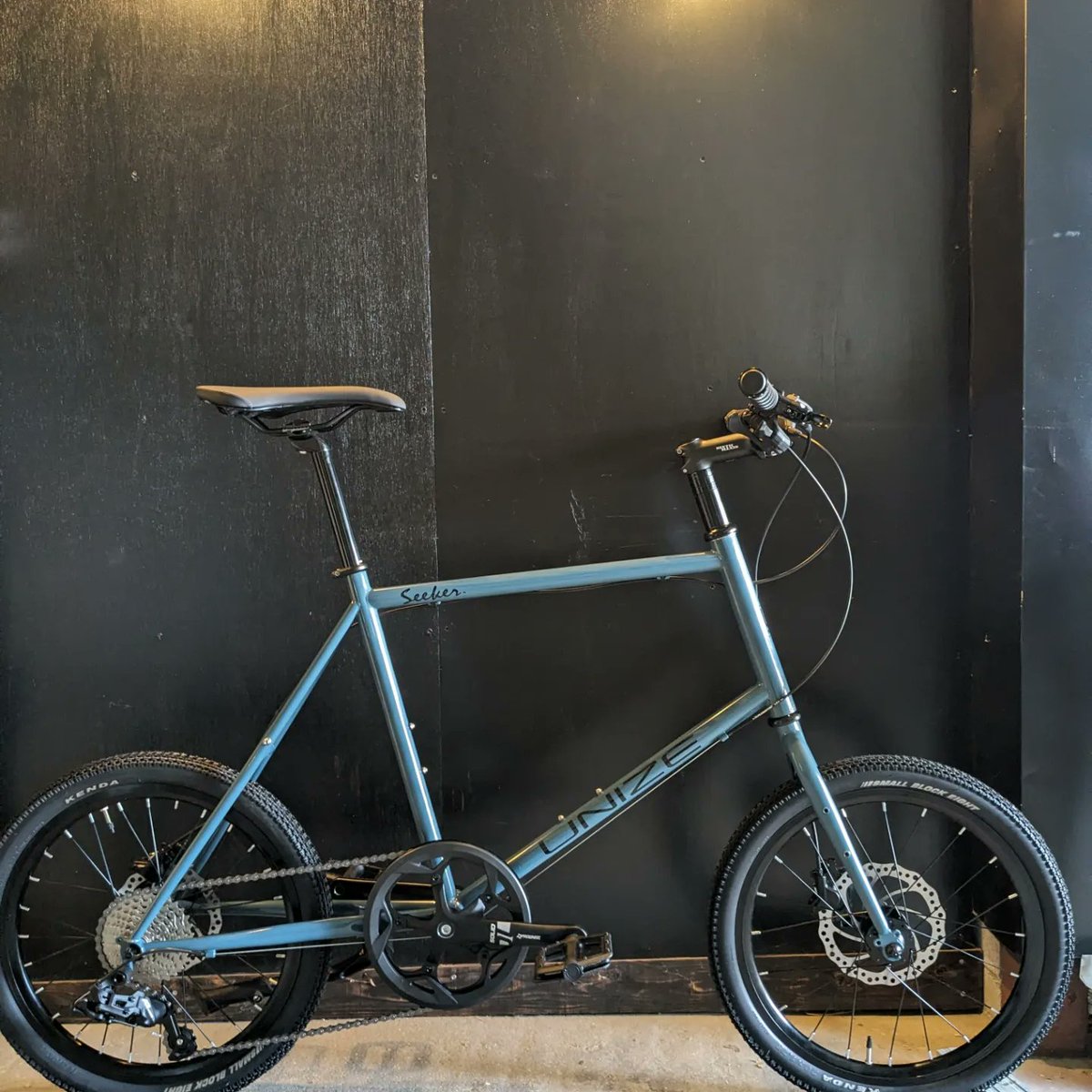 ROCKBIKES_home's tweet photo. UNIZE Seeker 500 Blue Grey
小径車の問い合わせも増えてきております!
価格も手頃なUNIZEシリーズ、暖かくなって来たこのタイミングで新生活の相棒に彩りを添えてくれると思います😁
#ROCKBIKES
#sixthcomponents
#UNIZE
#unizeseeker
#minivelo
#20inch
#ミニベロ https://t.co/tckX8zkCaC