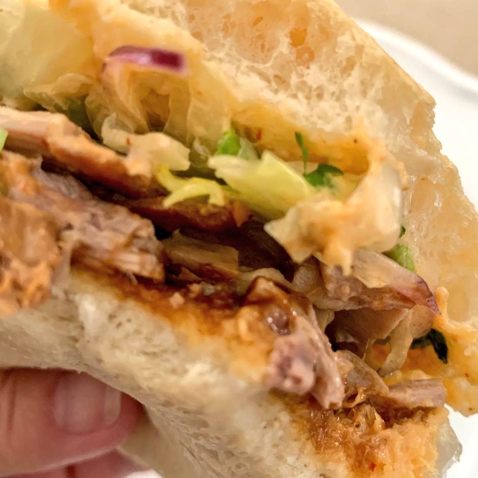 VickiTreadell's tweet image. #EastMeetsWest
My take on a #BánhMi...
A #Barm Mi!
Asian slaw... shredded cos lettuce, red onion, #coriander &amp;amp; #mint with a #sriracha mayonnaise.
Shredded roast duck #leftovers. 
#HoiSin sauce.
"Barm Cake" - a soft, round, bread roll traditionally from the North West of England😋