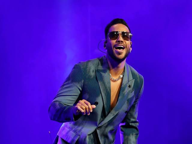 🇺🇸 | URGENTE: Reportes señalan que el cantante Romeo Santos ha sido hospitalizado de emergencia tras haber sufrido un aparente paro cardíaco en su casa; sus representantes no se han pronunciado al respecto hasta ahora.