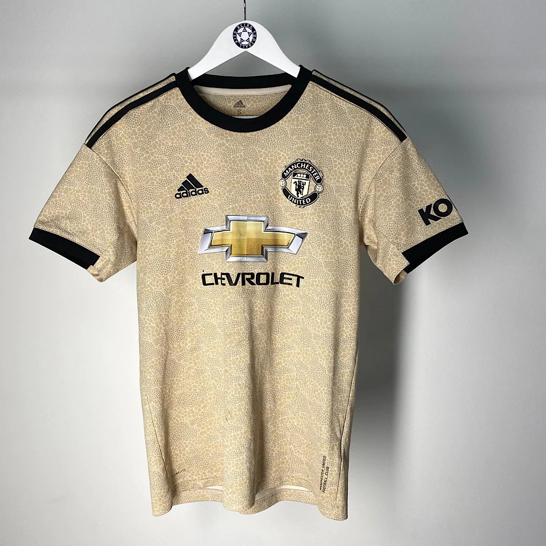 UtdDistrict's tweet photo. What #mufc player do you think of when you see the 2019/20 away kit? https://t.co/KPnkSp6O0O