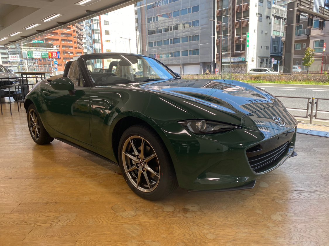 大告知】 東京マツダではNAロードスターVスペの塗装色ネオグリーンを