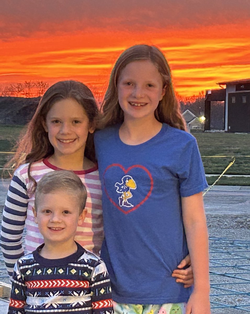 Happy Easter everyone 🙌. A perfect Kansas sunset for a meaningful, perfect day.