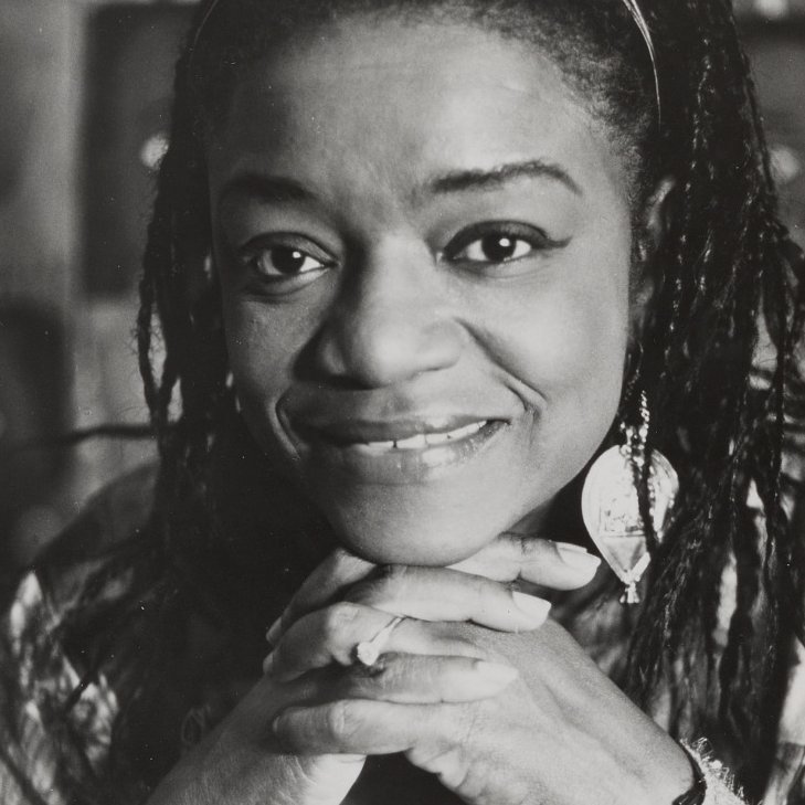 In the 1960s, the art world tried to reject Faith Ringgold because she was Black. But she fought back… (thread) 🧵