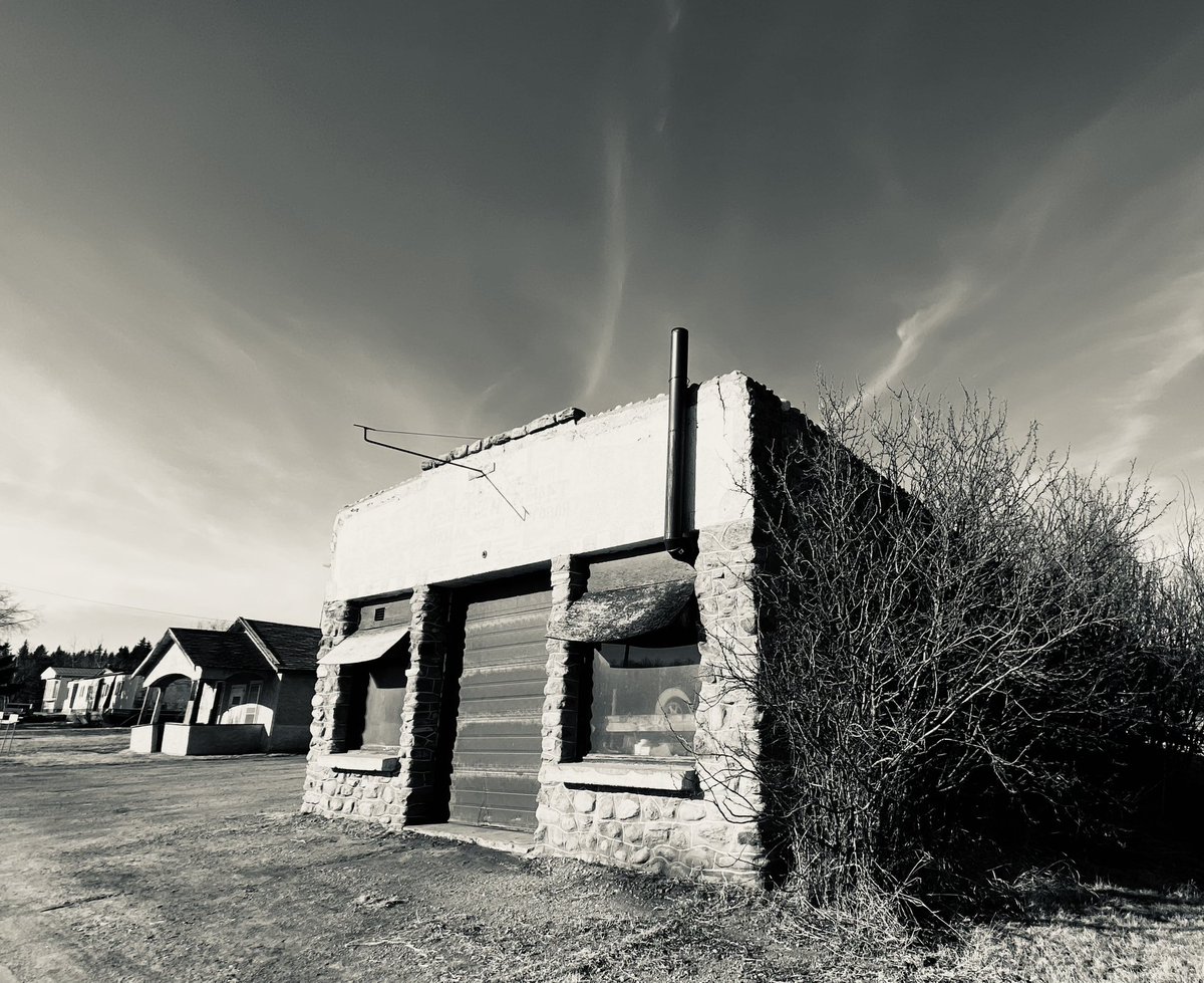 Roadtripping on my way home. Most of the snow is already melted. My GPS took me pretty far out my way, though it never had before. Perhaps it was meant to be? #exploring #NorthernAlbertaCanada #AbandonedPlaces #TheExtraMile #Sunday #Outdoors