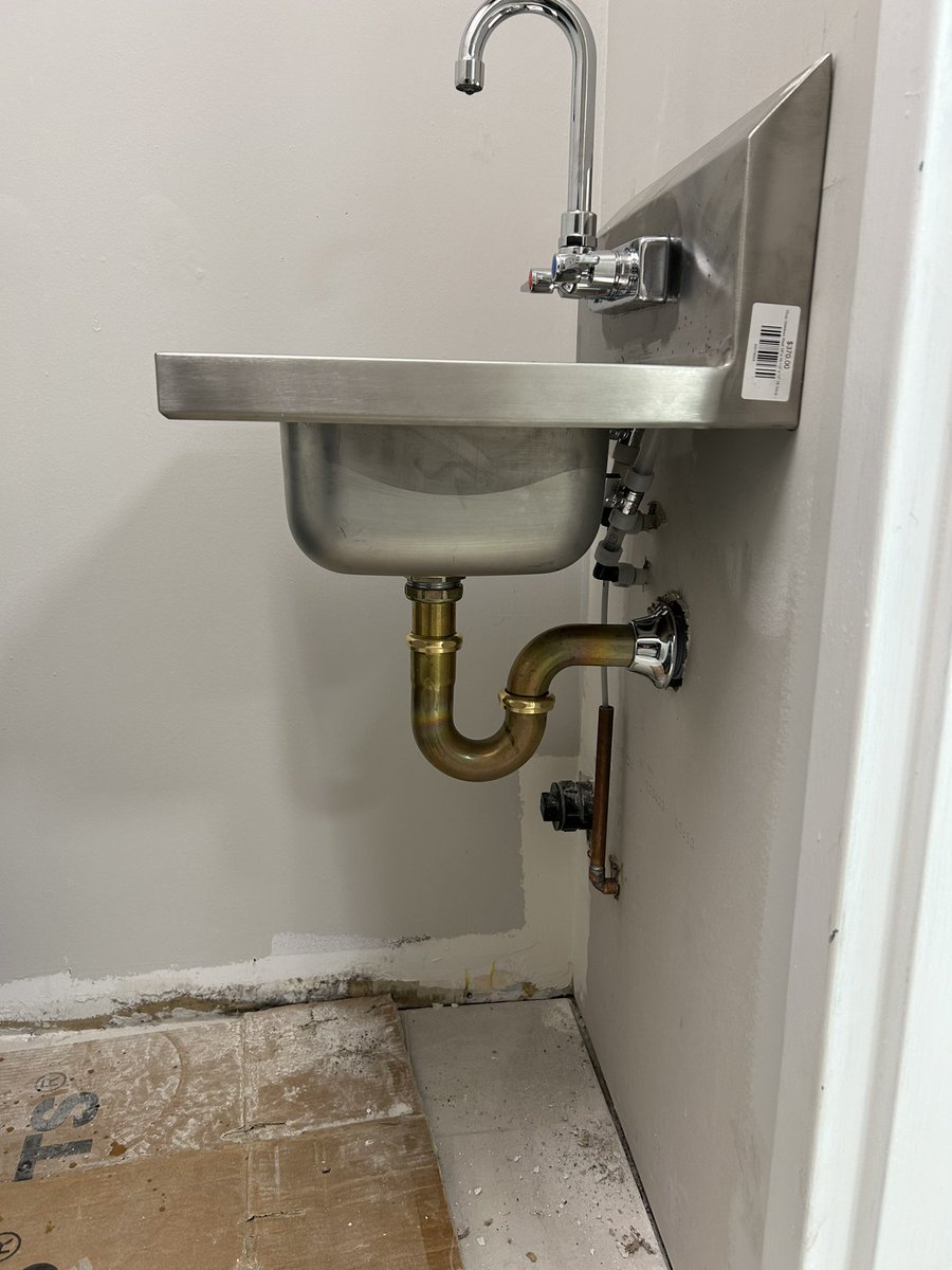 DrainStream's tweet image. Attention Burlington businesses! Experience hassle-free sink and faucet drain installation services tailored for your commercial space. Trust our expertise to deliver quality results every time. Contact us now to schedule your installation. #BurlingtonBusiness #SinkInstallation
