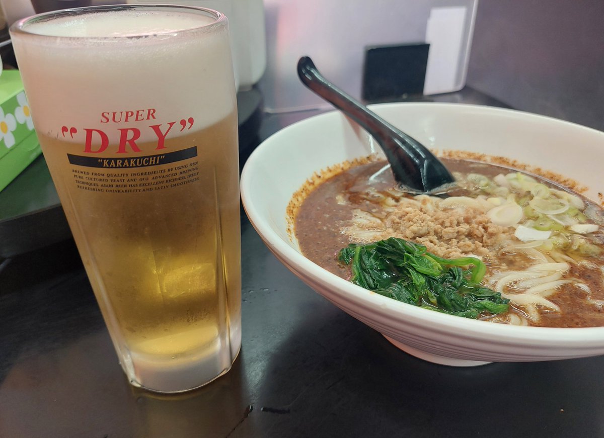 sakesakesaa's tweet photo. 昨日は暑かったですね。日暮里で珍しく昼飲み。やっぱ最高ですねぇ。 https://t.co/Bx1j35GMSE