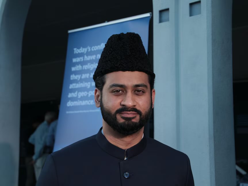 AhmadiyyaAUS's tweet photo. “Leaders from various faiths were invited to break fast at a Brisbane mosque over Easter” by @ariannnalevy @abcnews 

#Interfaith #LoveForAllHatredForNone

https://t.co/L1KcTrL8wD https://t.co/KL2oLTDMlF