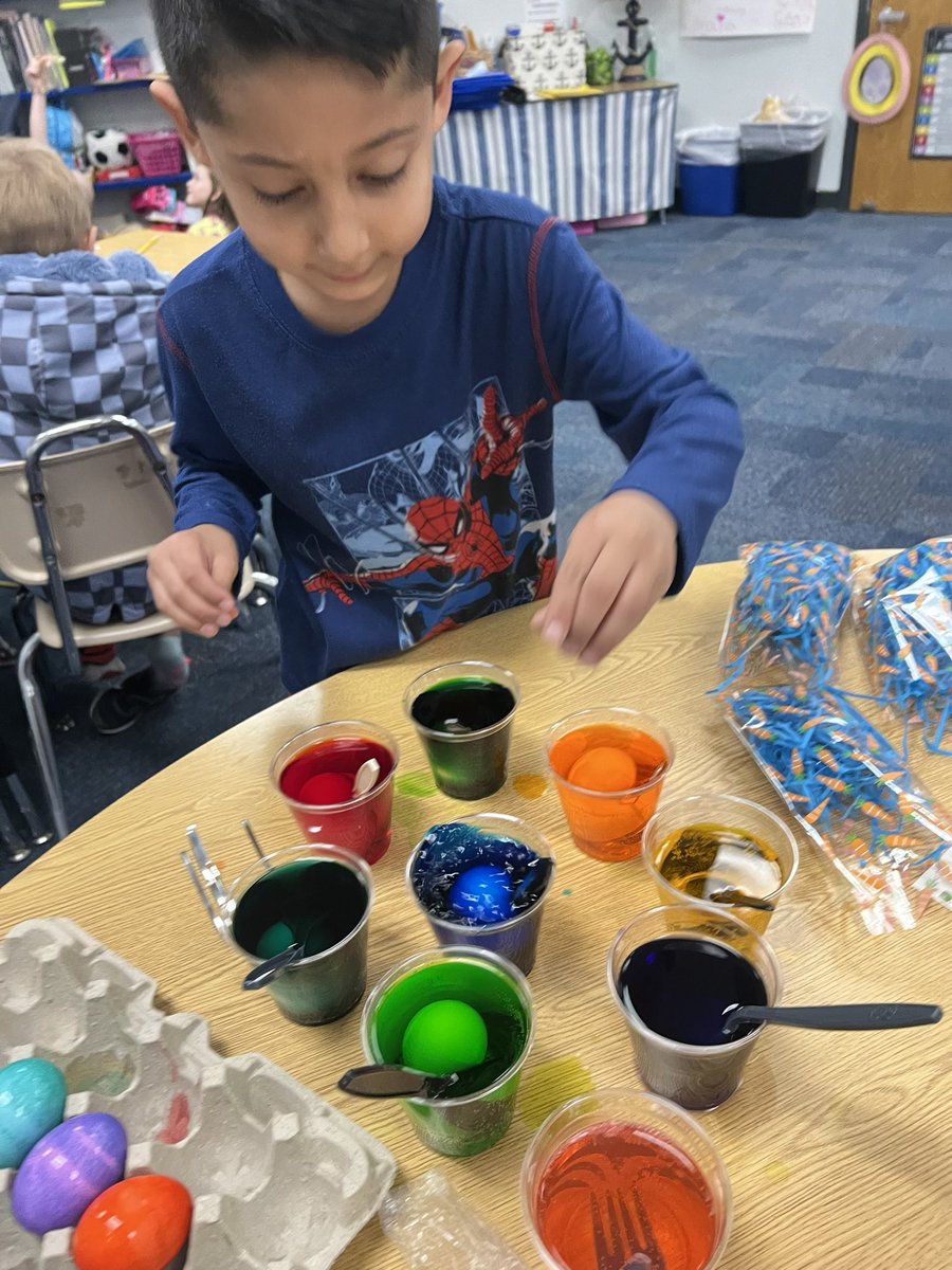 WeirClass's tweet image. The class loved dying eggs last week! 🐣🌸🌷🐰
