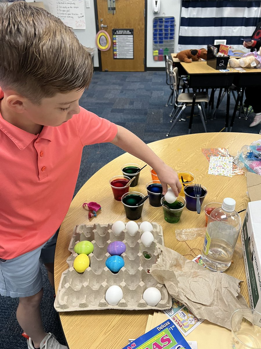 WeirClass's tweet image. The class loved dying eggs last week! 🐣🌸🌷🐰