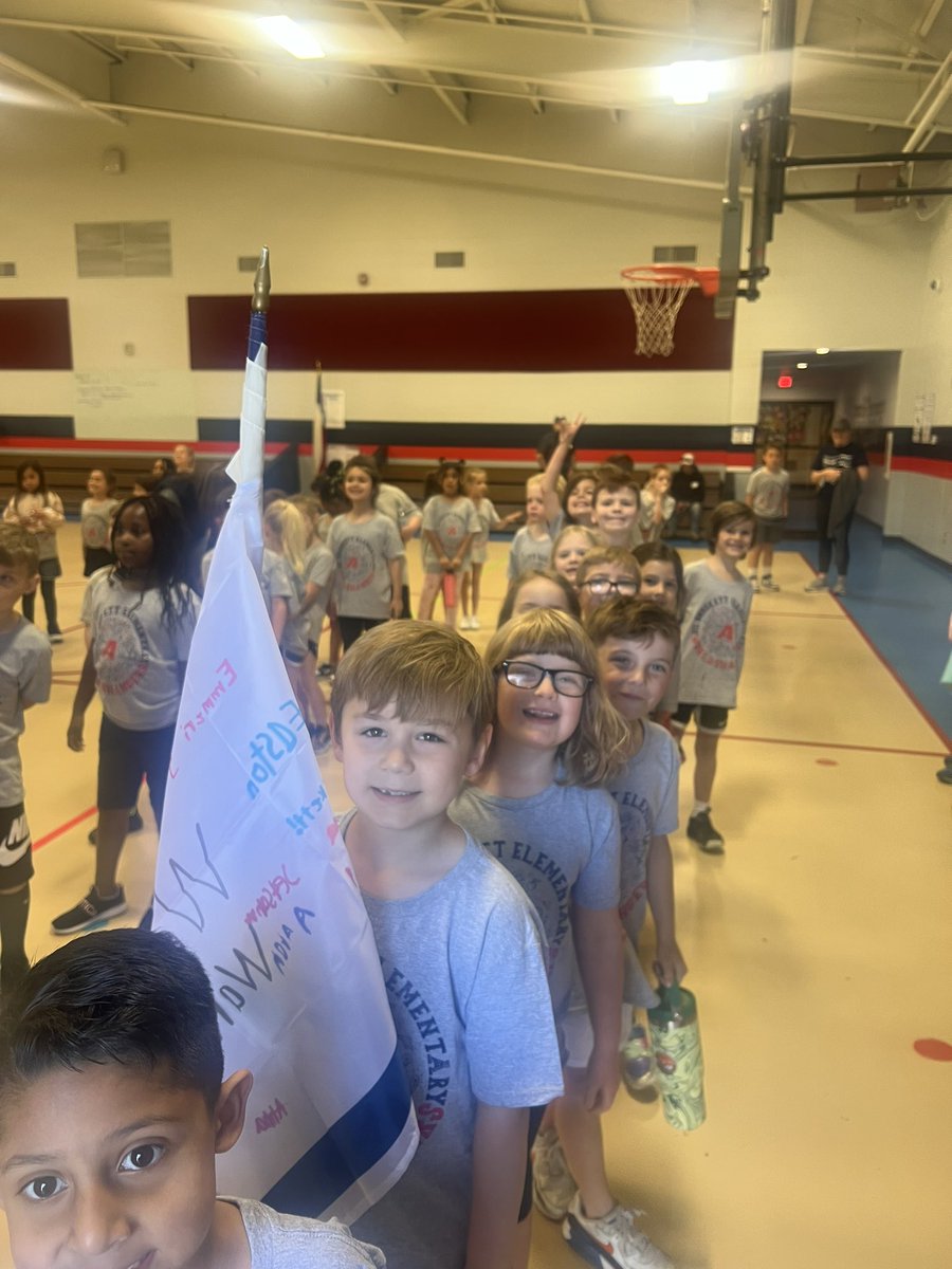 WeirClass's tweet image. Brockett Fun Run was a great way to encourage the students to work hard! 🏃🏽‍♀️🏃🏃🏼‍♂️