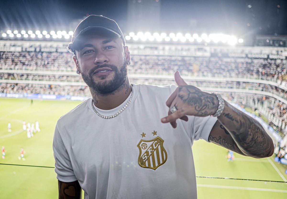 DataFutebol's tweet photo. URGENTE! 🚨

Neymar avisou jogadores e membros do Santos que VAI RETORNAR PARA O SANTOS E JOGAR O BRASILEIRÃO DO ANO QUE VEM!

via @gabbsbrino 

📸Divulgação/Santos https://t.co/jagVRXTQ6o