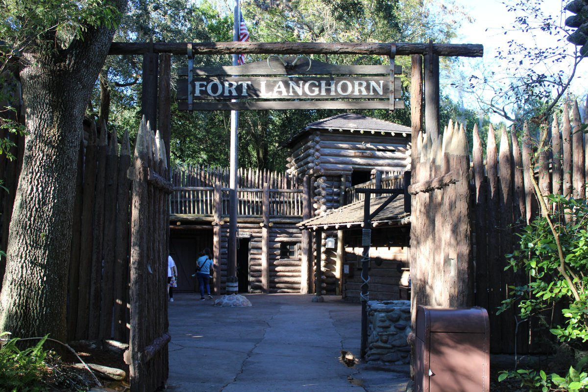 #PictureOfTheDay
Fort Langhorn (named for Samuel Langhorn Clemens, better known as #MarkTwain) sits on #TomSawyerIsland, which is surrounded by the #RiversOfAmerica in #Frontierland at #MagicKingdom Park in #WaltDisneyWorld Resort.

This week’s newsletter:
docs.google.com/document/d/1TI…