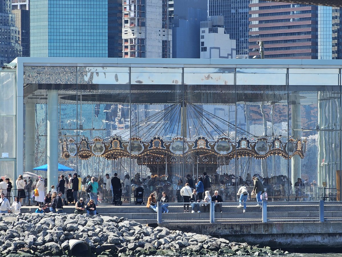 tvshows_addict1's tweet photo. Do you guys recognize this carrousel 😝 #lawandordersvu #svu #nbcsvu https://t.co/8rCeAIKRqH